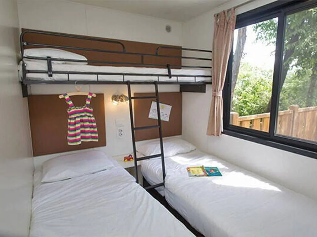 camping-bijela-uvala-mobilehome-comfort-for-six-interior-bedroom-singlebeds
