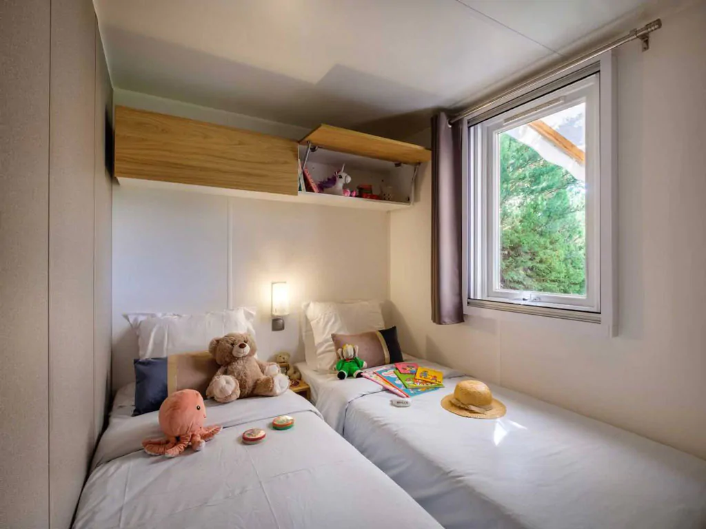 camping-klenovica-mobilehome-comfort-for-six-interior-children-bedroom