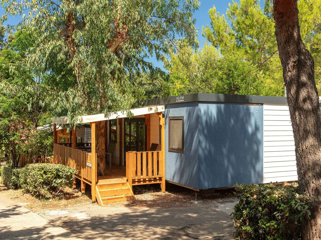 camping-klenovica-mobilehome-premium-for-six-exterior-sideview