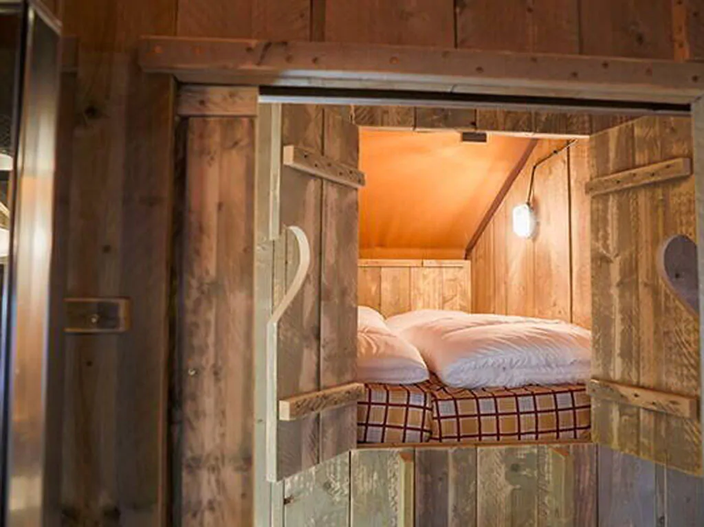 camping-mon-perin-glamping-safari-tent-superior-plus-interior-second-bedroom