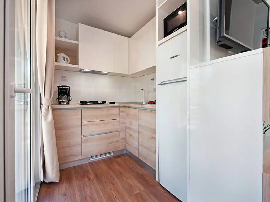camping-puntica-mobilehome-comfort-for-six-interior-kitchen