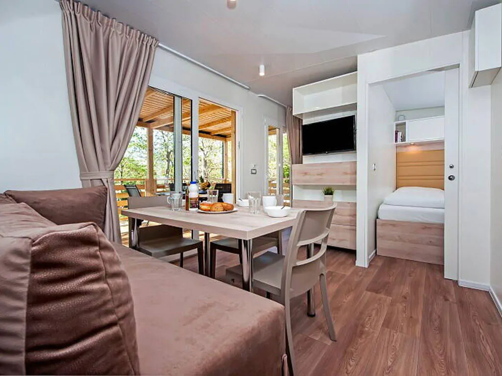 camping-puntica-mobilehome-comfort-for-six-interior-livingroo-wide