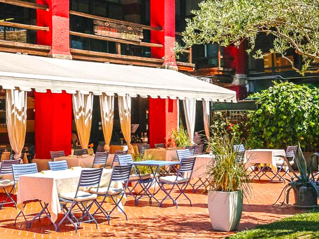 camping-sassabenek-restaurant-terrace