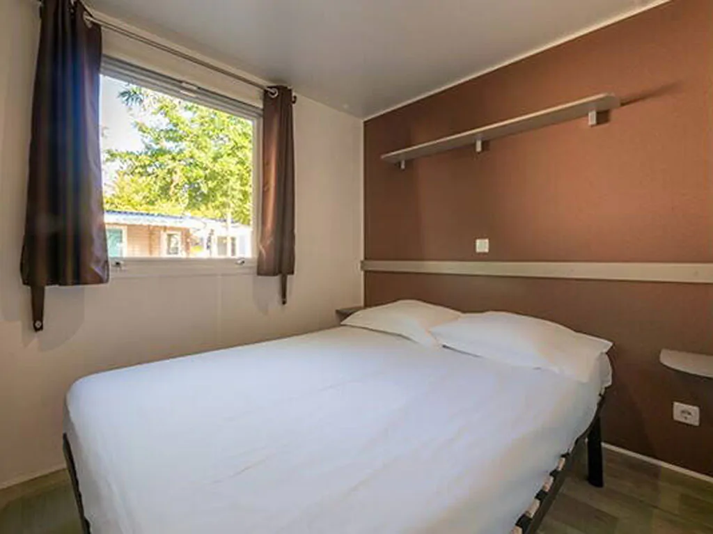 camping-simuni-mobile-home-comfort-for-six-interior-bedroom