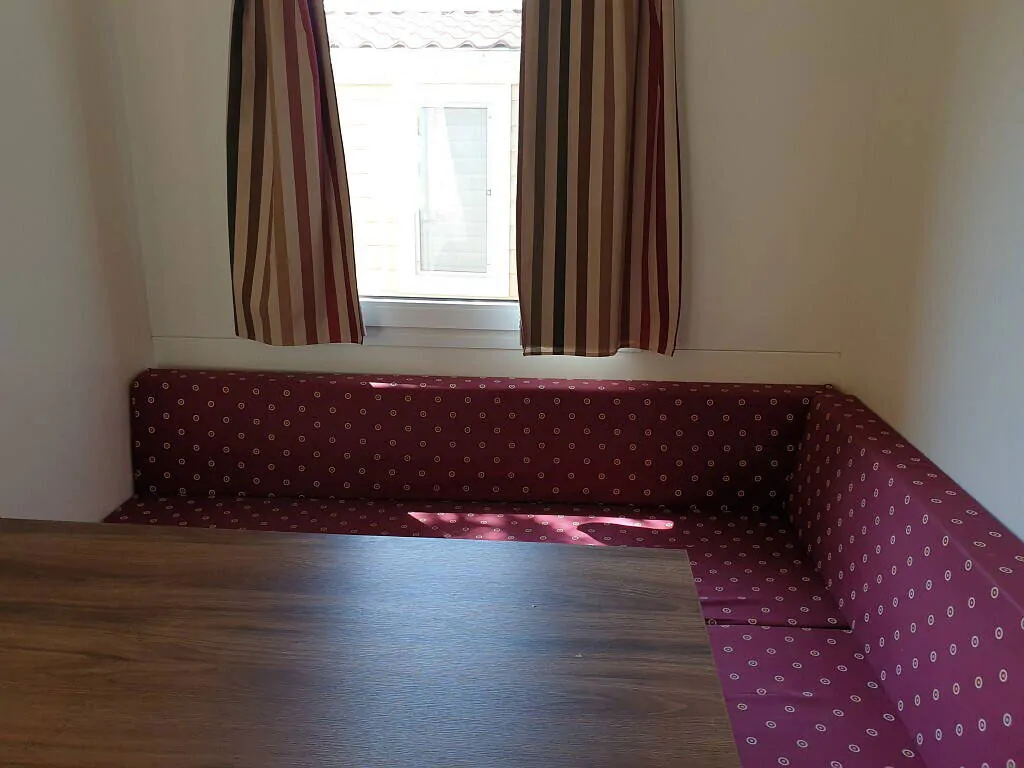 camping-simuni-mobile-home-comfort-for-six-interior-livingroom-bench