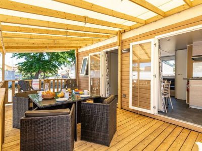 camping-simuni-mobile-home-premium-for-four-exterior-terrace