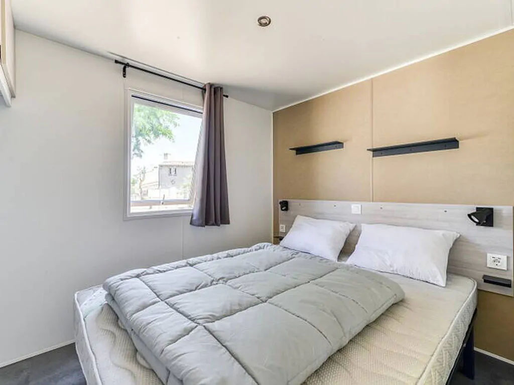 camping-simuni-mobile-home-premium-for-four-interior-bedroom