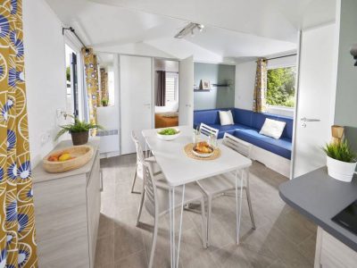 camping-simuni-mobile-home-premium-for-four-interior-livingroom