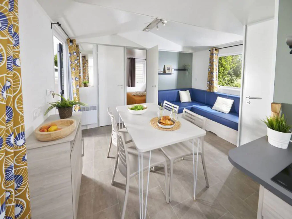 camping-simuni-mobile-home-premium-for-four-interior-livingroom