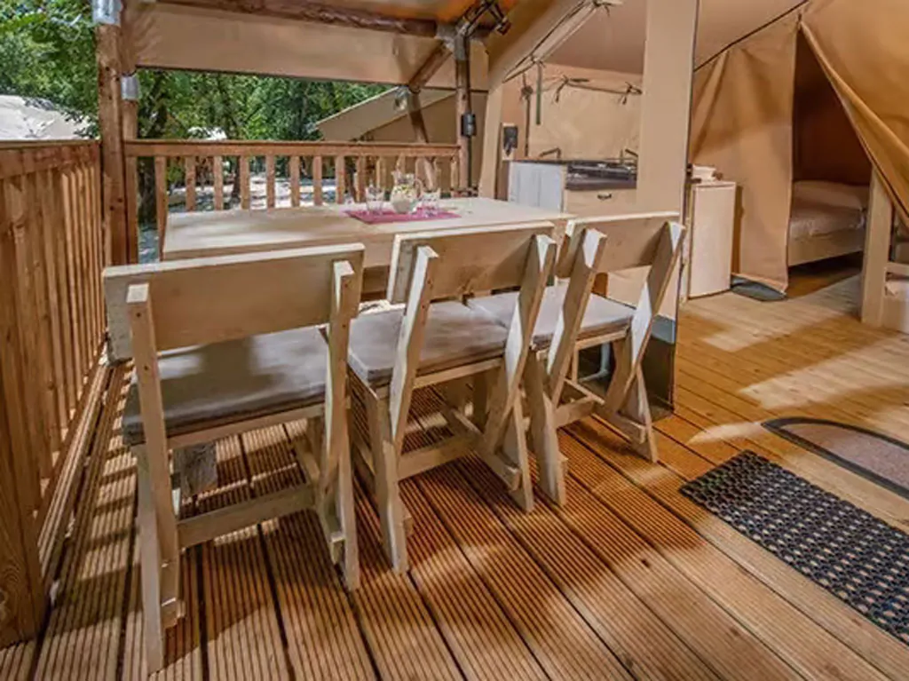 camping-valkanela-glamping-safari-tent-authentic-plus-exterior-terrace