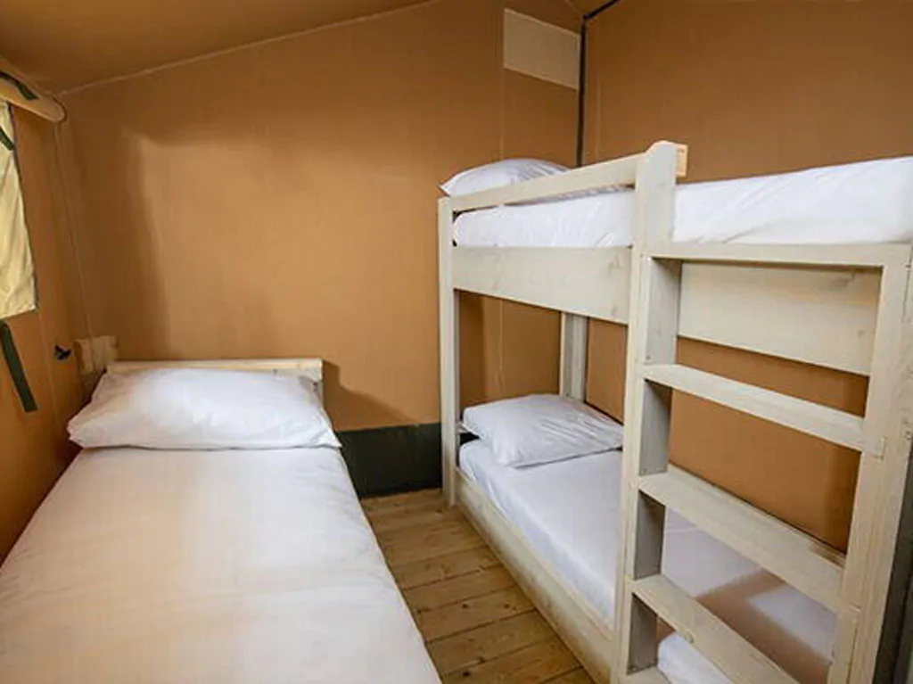 camping-valkanela-glamping-safari-tent-authentic-plus-interior-bedroom-singlebeds