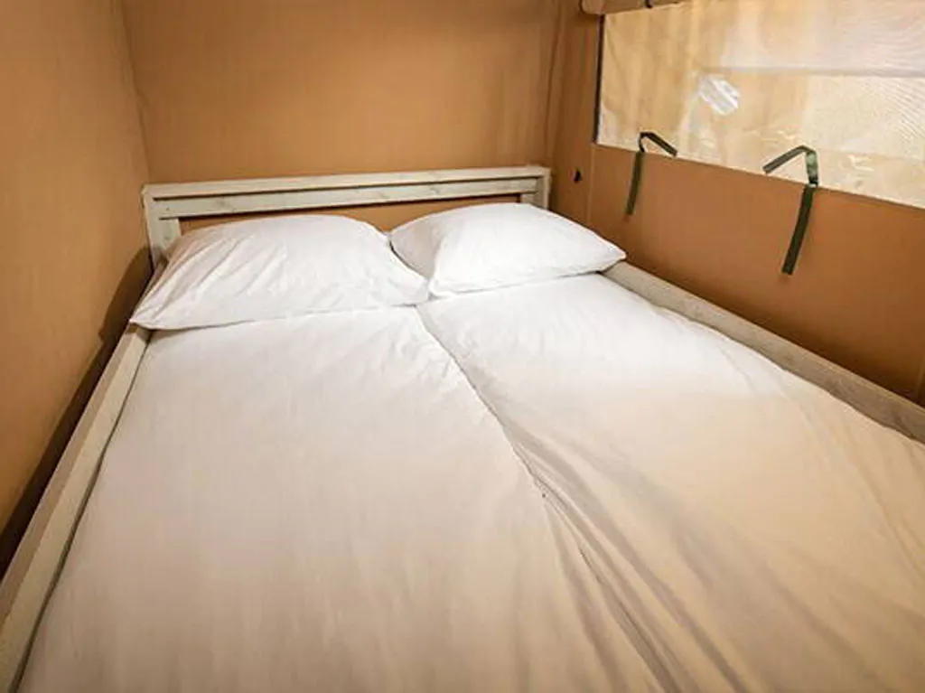 camping-valkanela-glamping-safari-tent-authentic-plus-interior-bedroom