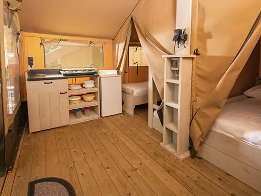 camping-valkanela-glamping-safari-tent-authentic-plus-interior-livingroom-kitchen
