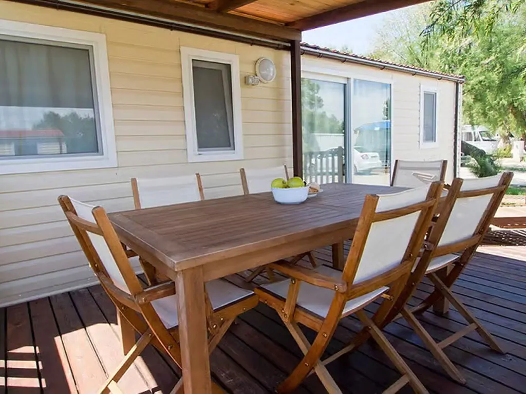 camping-valkanela-mobile-home-comfort-for-six-exterior-terrace-table
