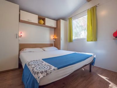 camping-valkanela-mobile-home-comfort-for-six-interior-bedroom