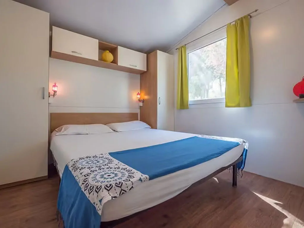 camping-valkanela-mobile-home-comfort-for-six-interior-bedroom