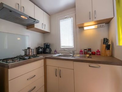 camping-valkanela-mobile-home-comfort-for-six-interior-kitchen