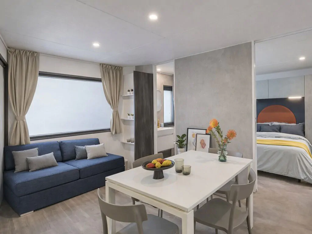 delta-open-air-resort-mobile-home-lodge-superior-interior-livingroom