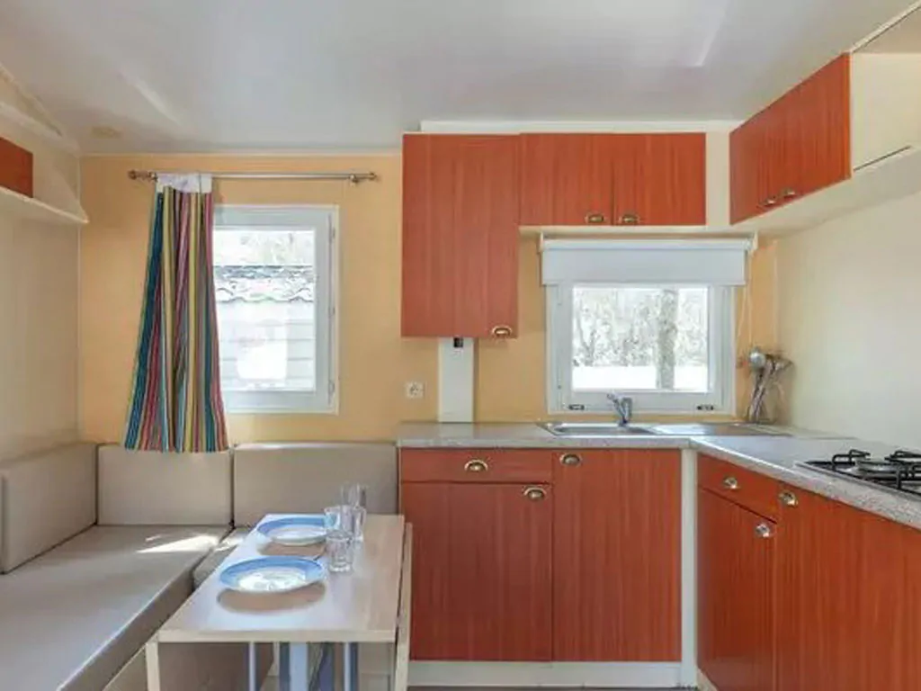 camping-brioni-mobile-home-classic-interior-kitchen-view1