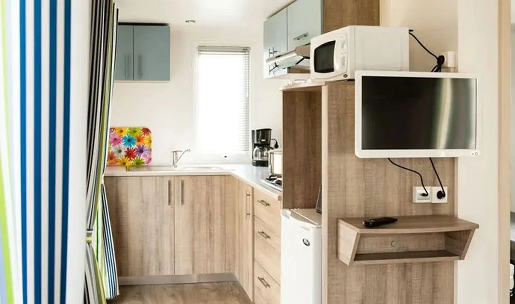 campsite-park-umag-mobile-home-comfort-for-6-persons-interior-kitchen-2