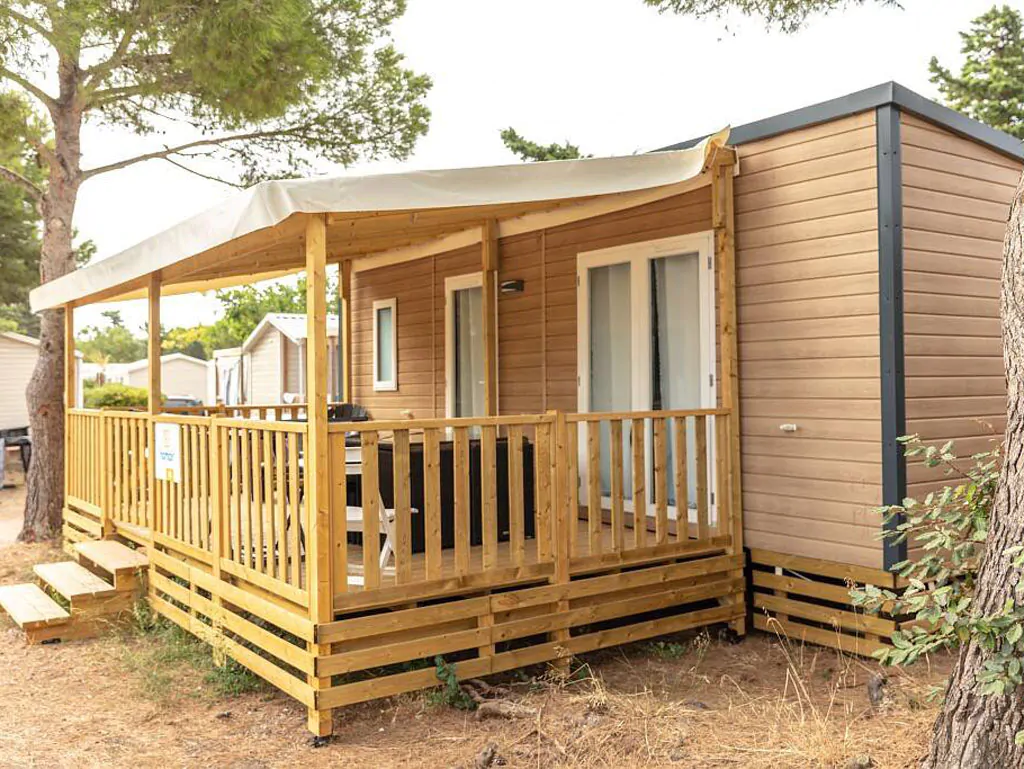 camping-bivillage-mobilehome-premium-for-four-exterior-sideview