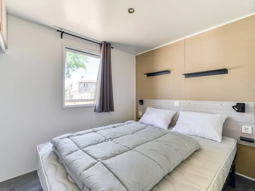 camping-bivillage-mobilehome-premium-for-four-interior-bedroom