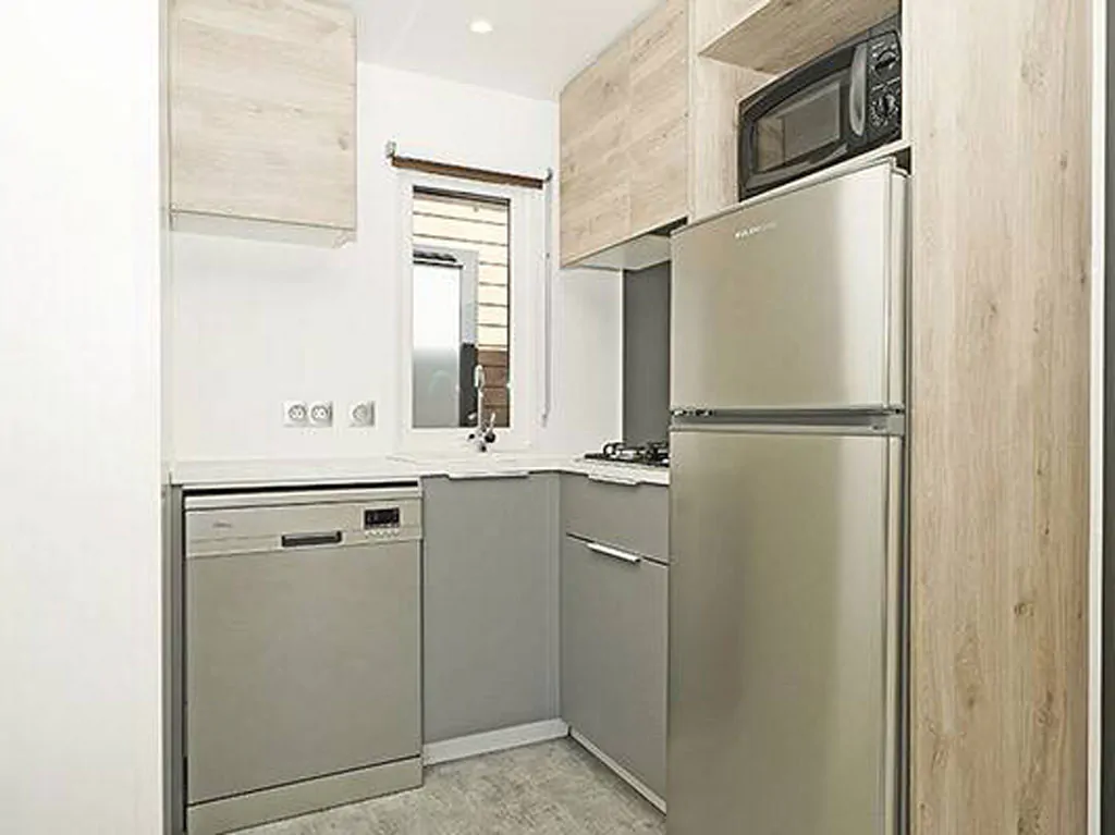 camping-park-umag-mobilehome-premiumt-for-six-interior-kitchen