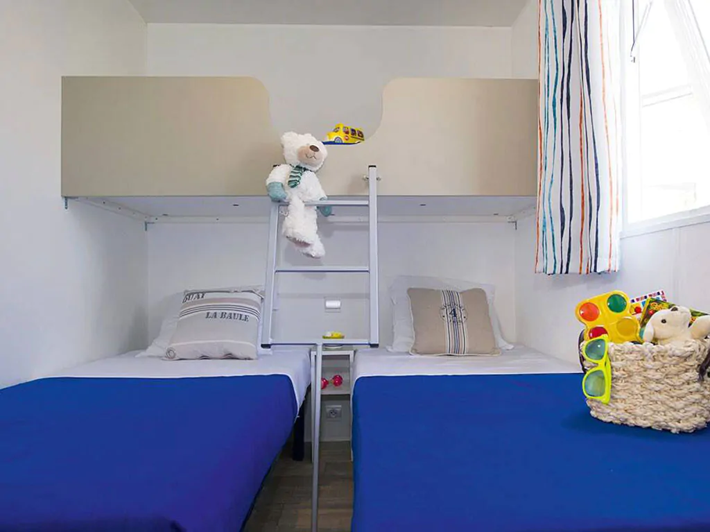 camping-rosapineta-mobilehome-comfort-for-four-interior-bedroom-singlebeds