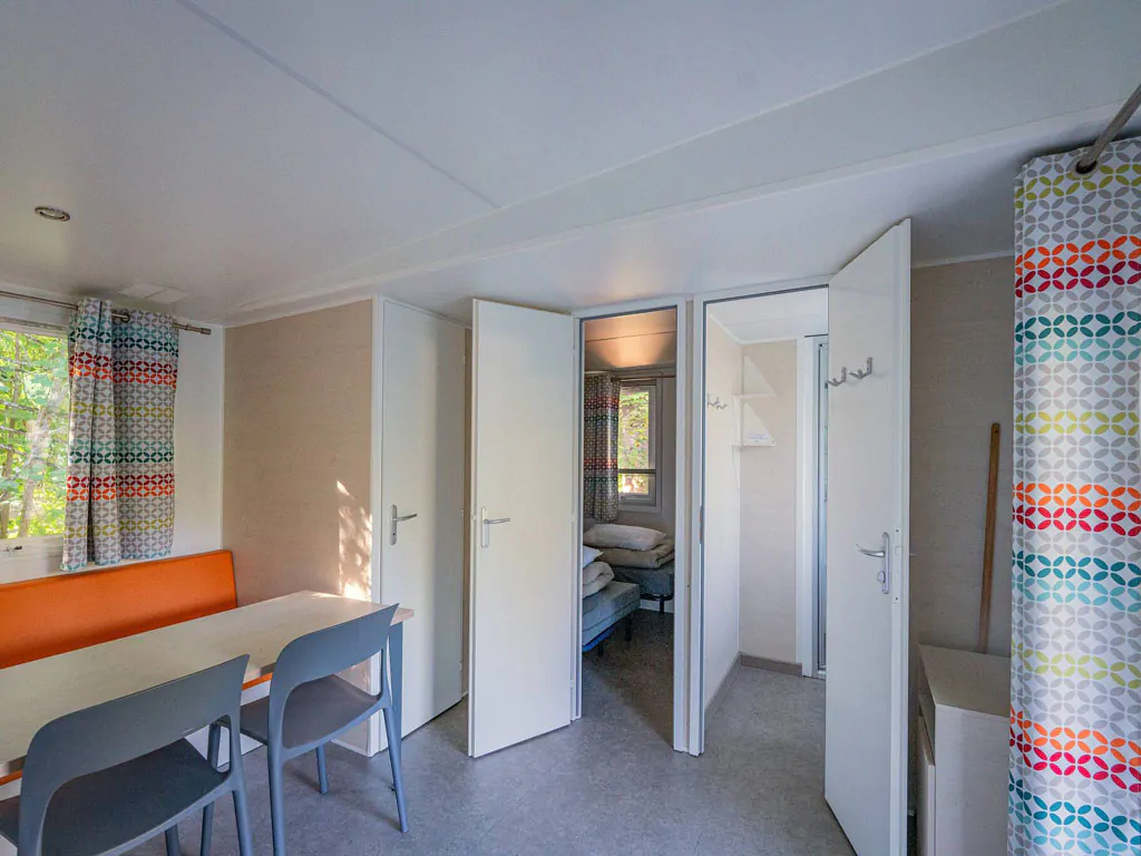 camping-terme-catez-mobilehome-comfort-for-fourtwo-interior-livingroom
