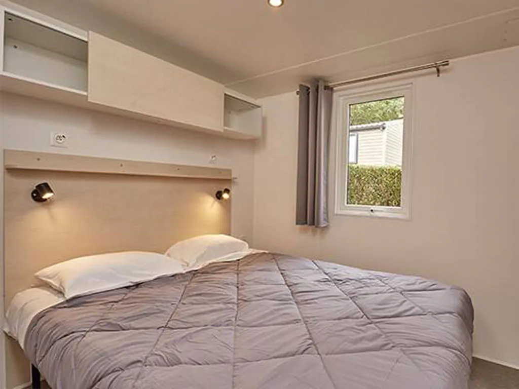 zaton-holiday-resort-mobilehome-comfort-two-bedrooms-interior-bedroom